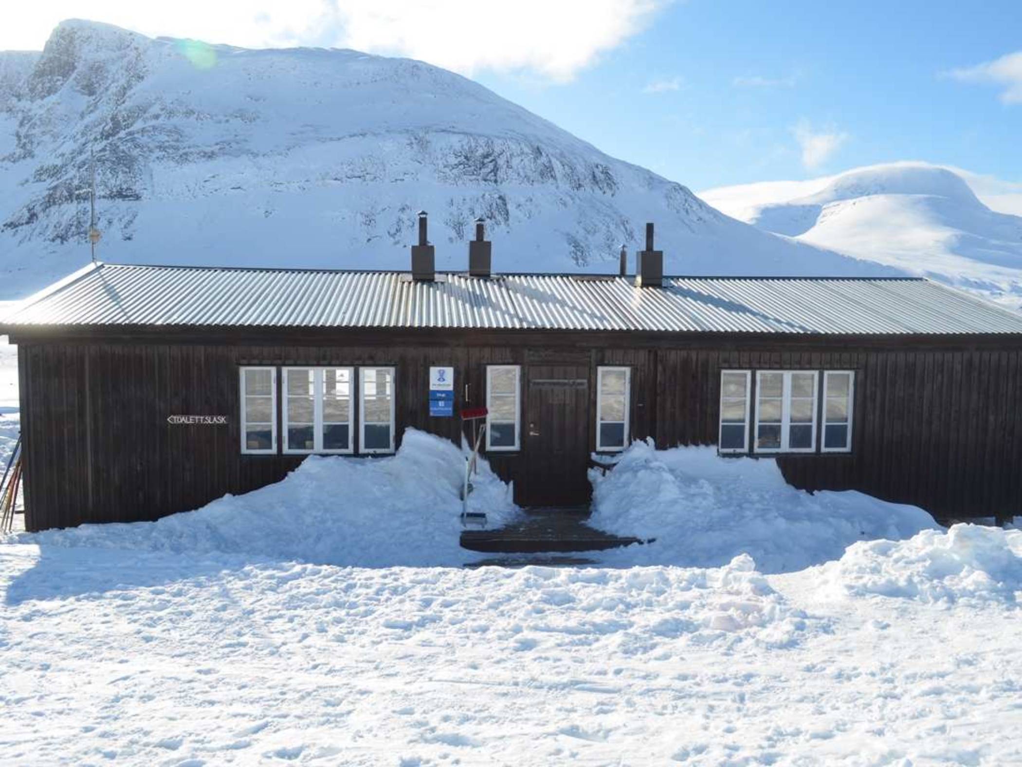 Singi Mountain hut in winter